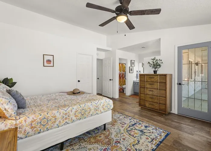 Freshwater Fun - Pet & Family Friendly With Great Location! Holiday home Bullhead City